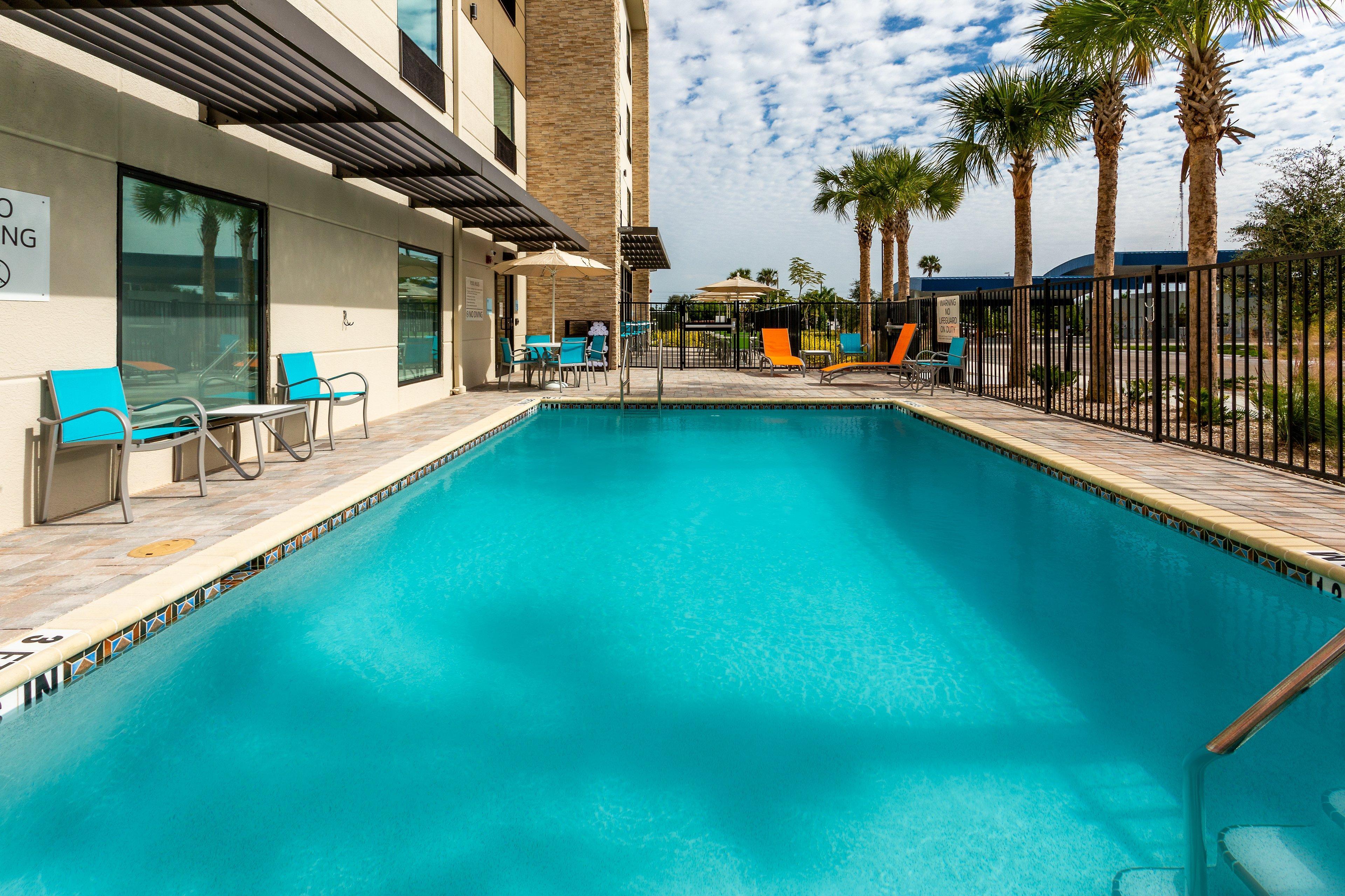 Holiday Inn Express & Suites - Ft Myers Beach-Sanibel Gateway, An Ihg Hotel Fort Myers Beach Exterior photo